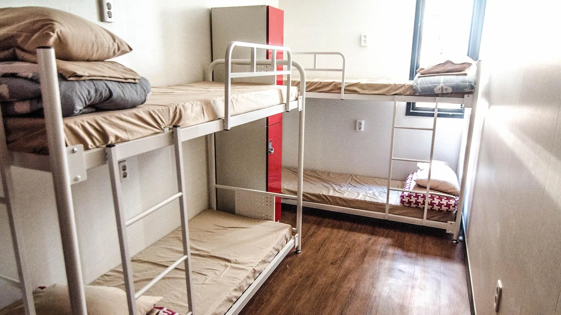 Kimchee Busan Guesthouse Hostel Отель
