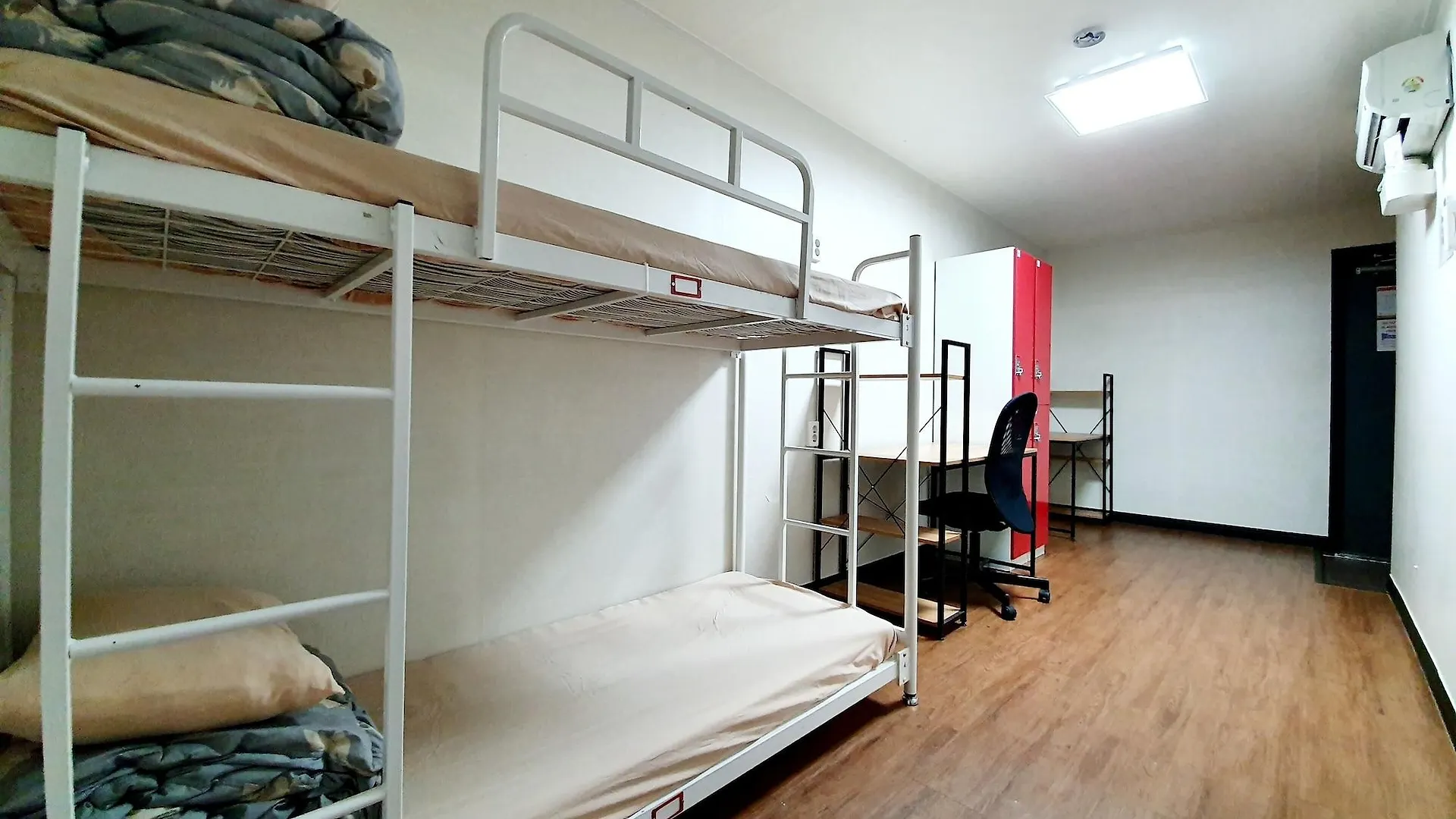 Kimchee Busan Guesthouse Hostel Отель